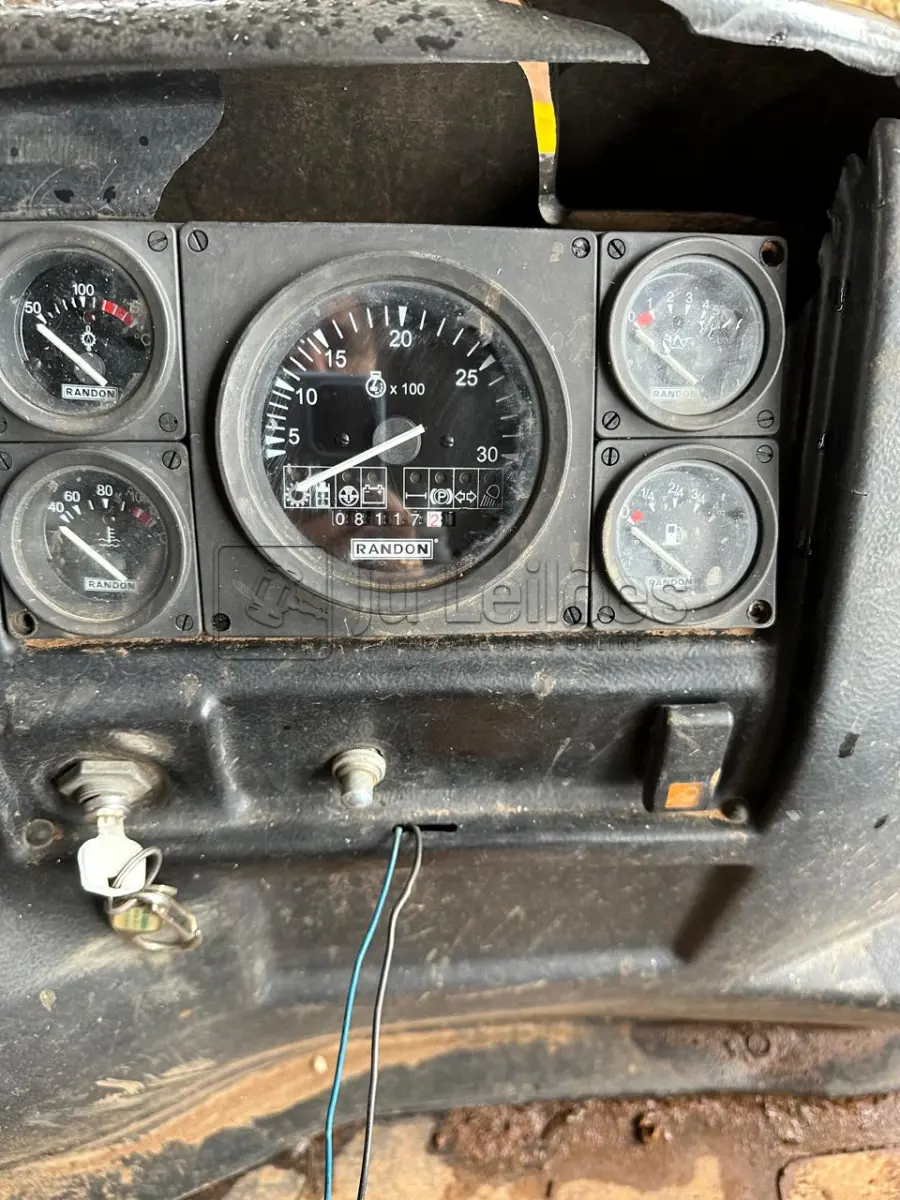 LOTE 011 - RETROESCAVADEIRA RANDON RK 406