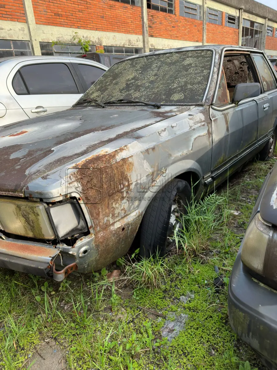 LOTE 003 - FORD DEL REY GLX / SUCATA