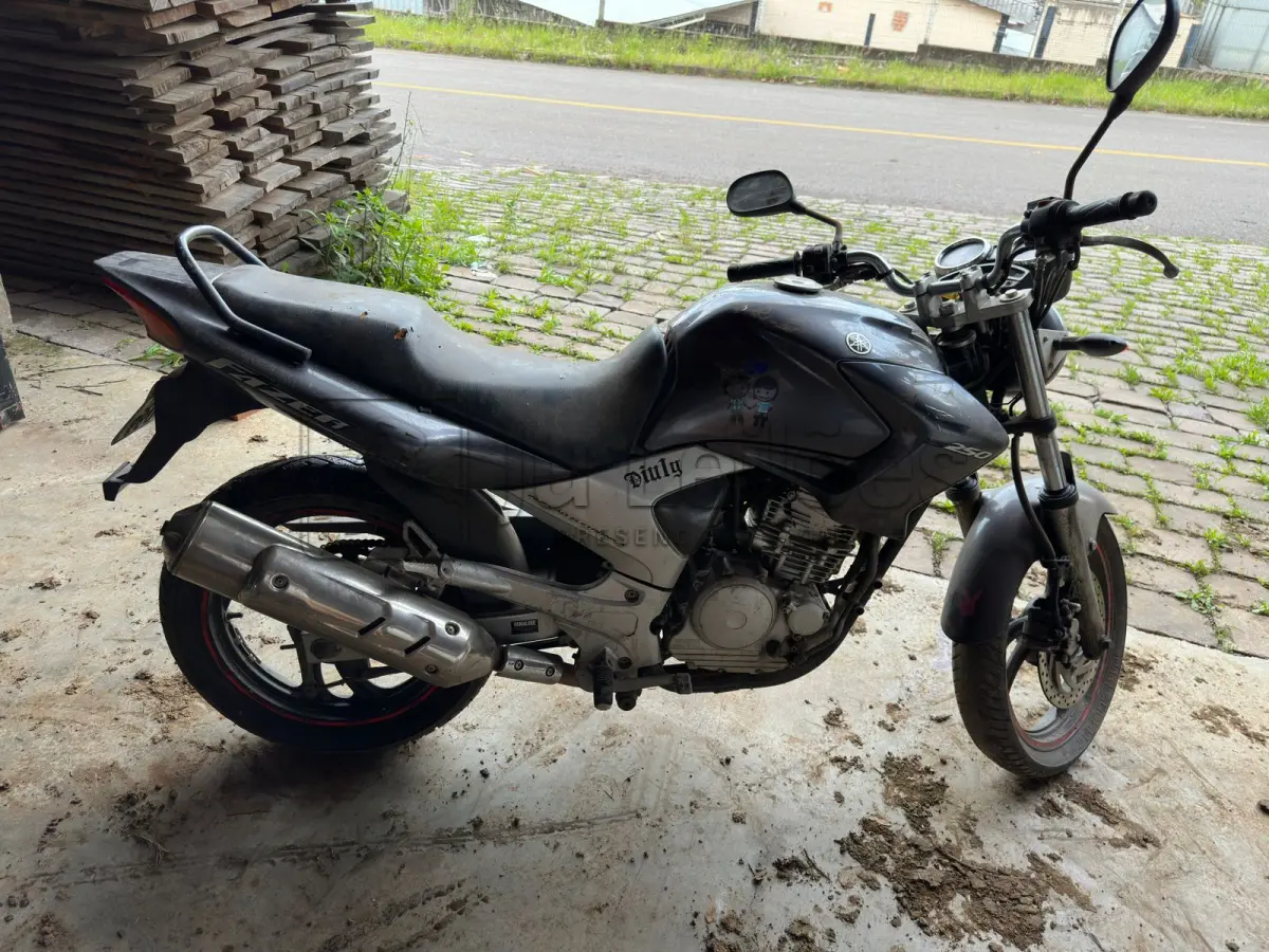 LOTE 015 - YAMAHA /FAZER YS250