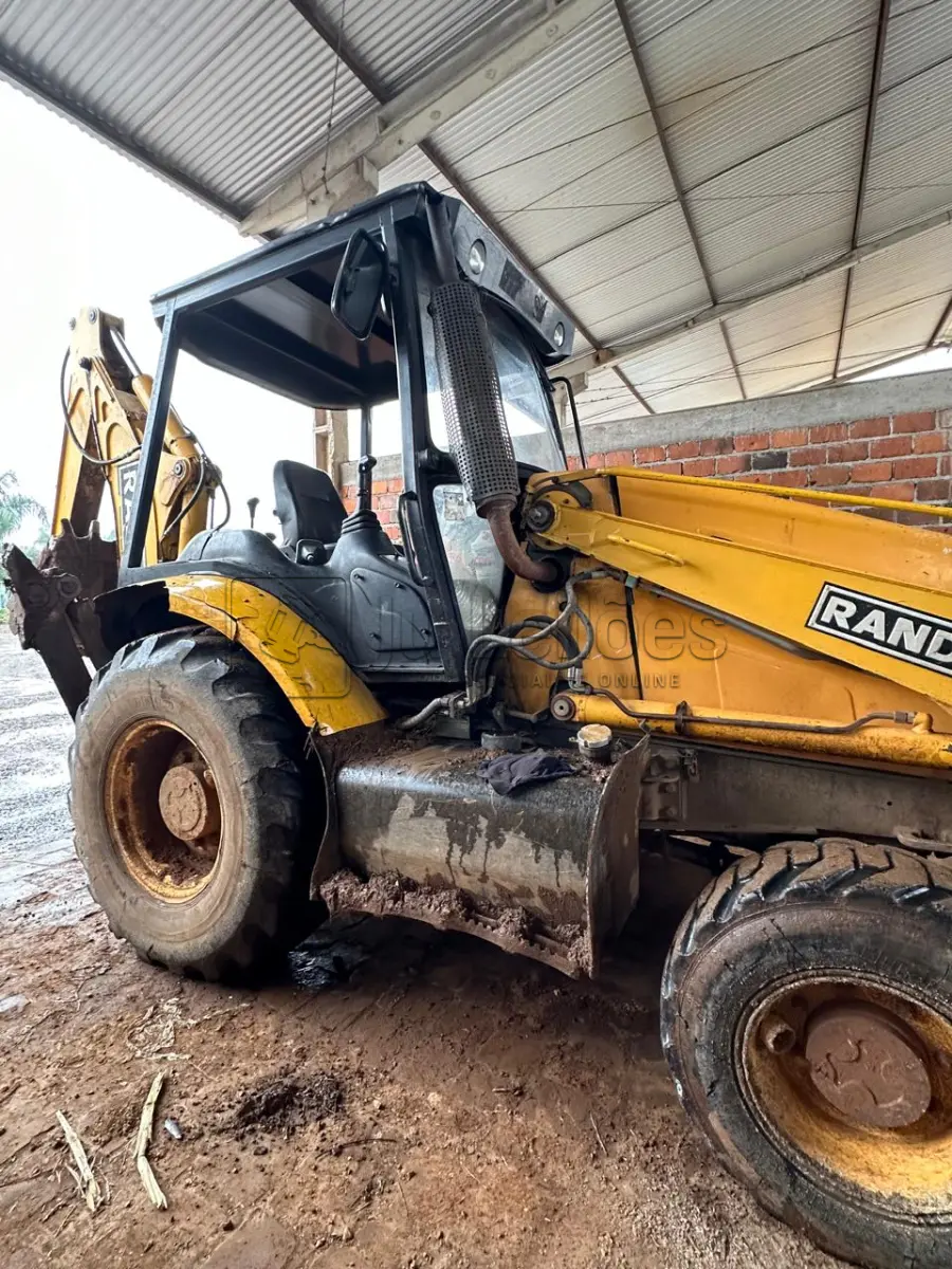 LOTE 011 - RETROESCAVADEIRA RANDON RK 406
