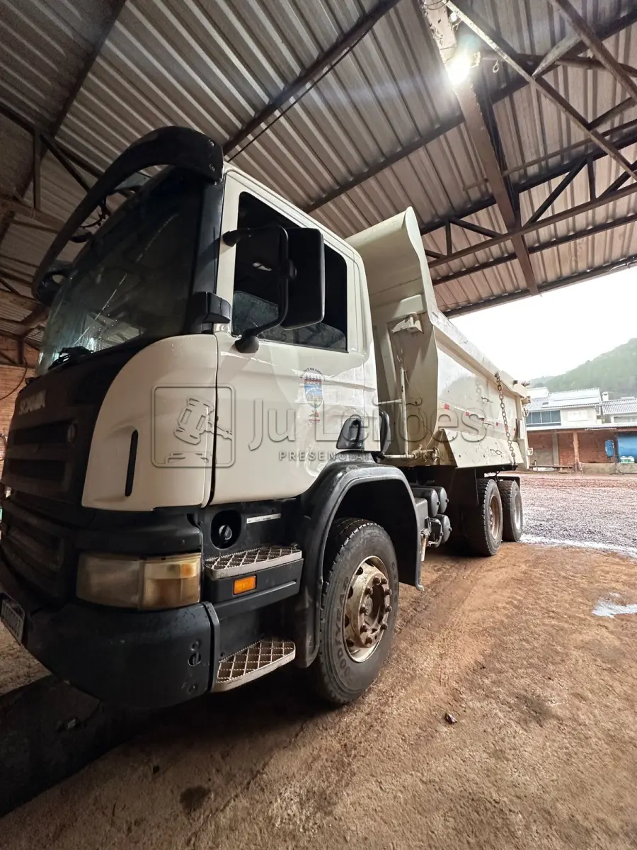 LOTE 011 - SCANIA/P 340 B 6X4