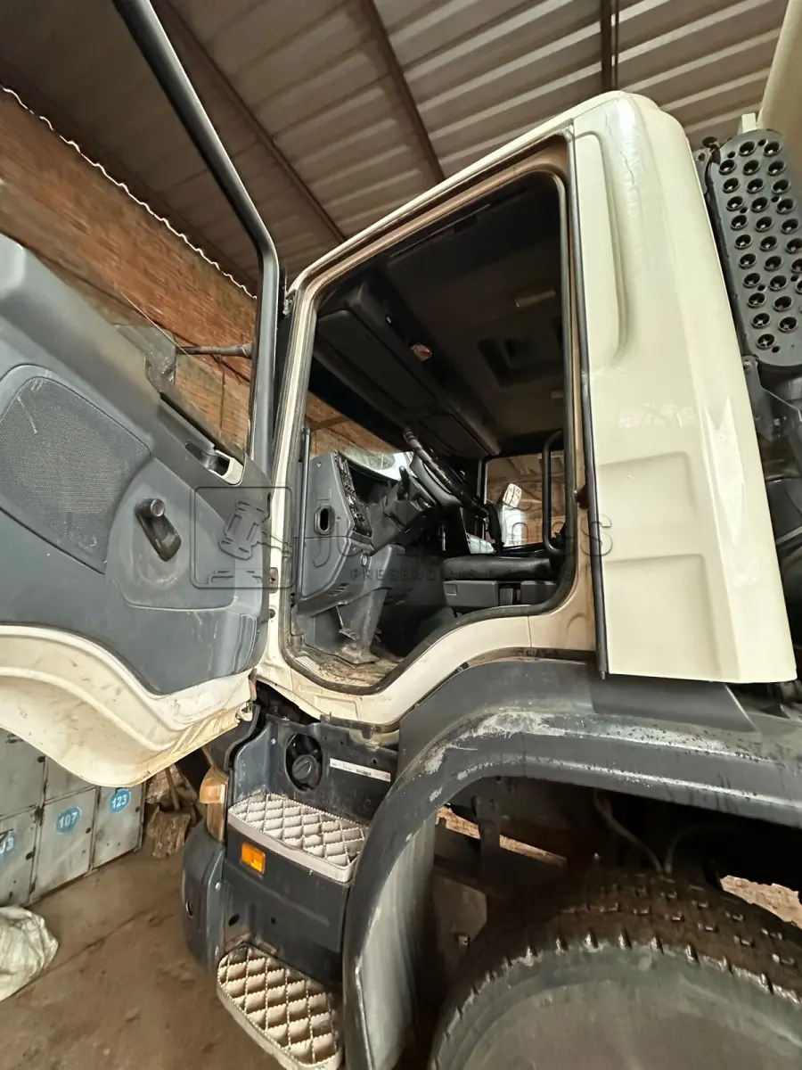 LOTE 011 - SCANIA/P 340 B 6X4