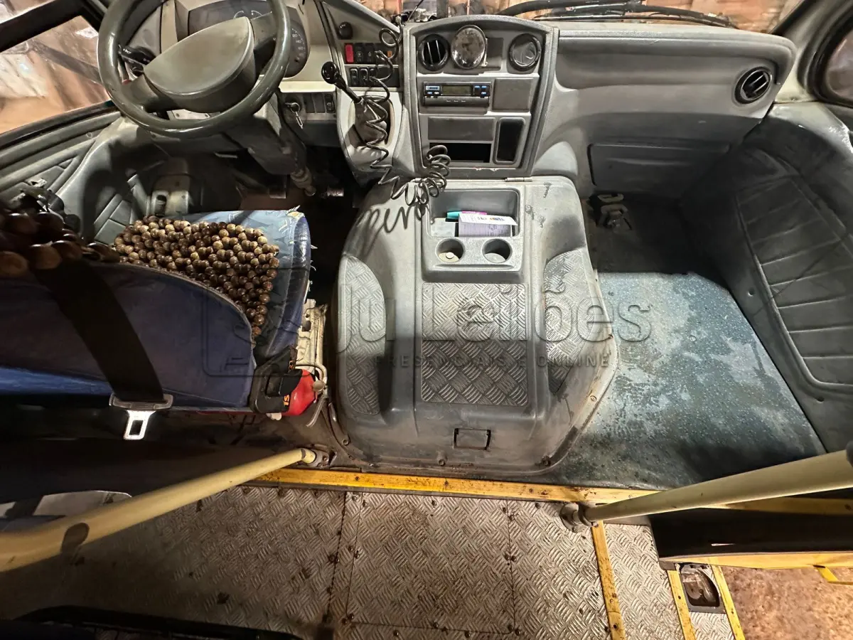 LOTE 010 - MARCOPOLO/VOLARE V8L ESCOLAR