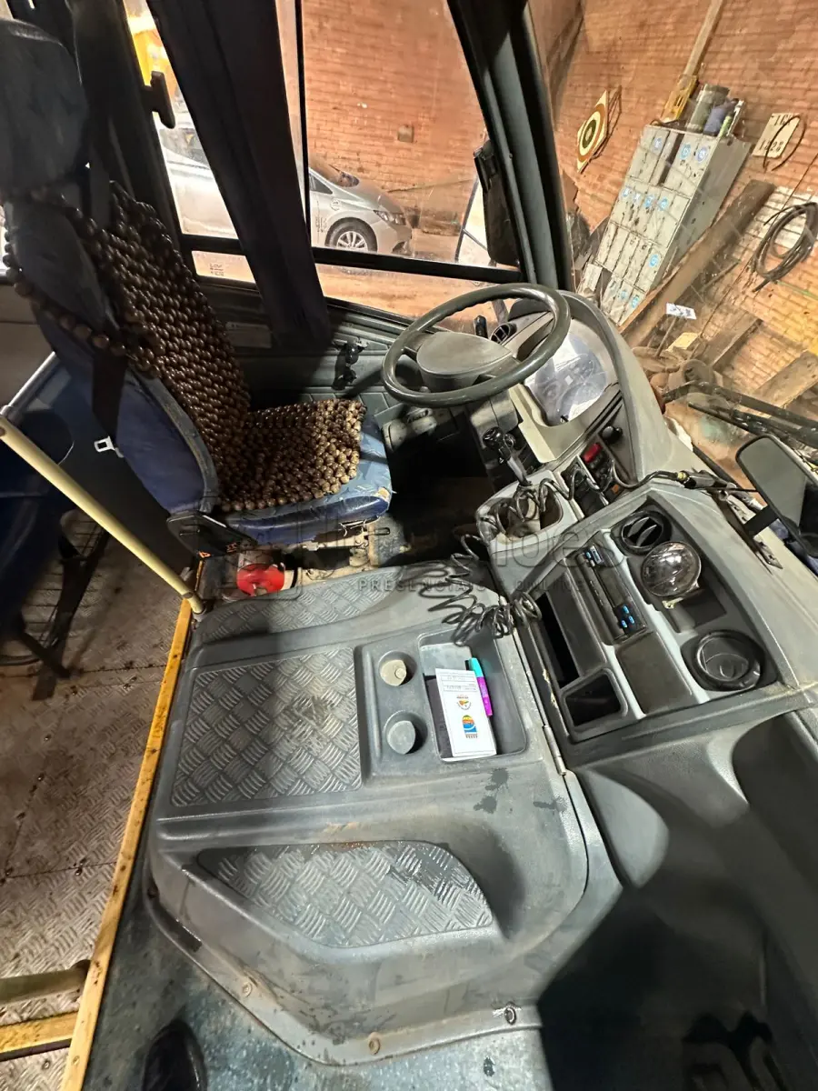 LOTE 010 - MARCOPOLO/VOLARE V8L ESCOLAR