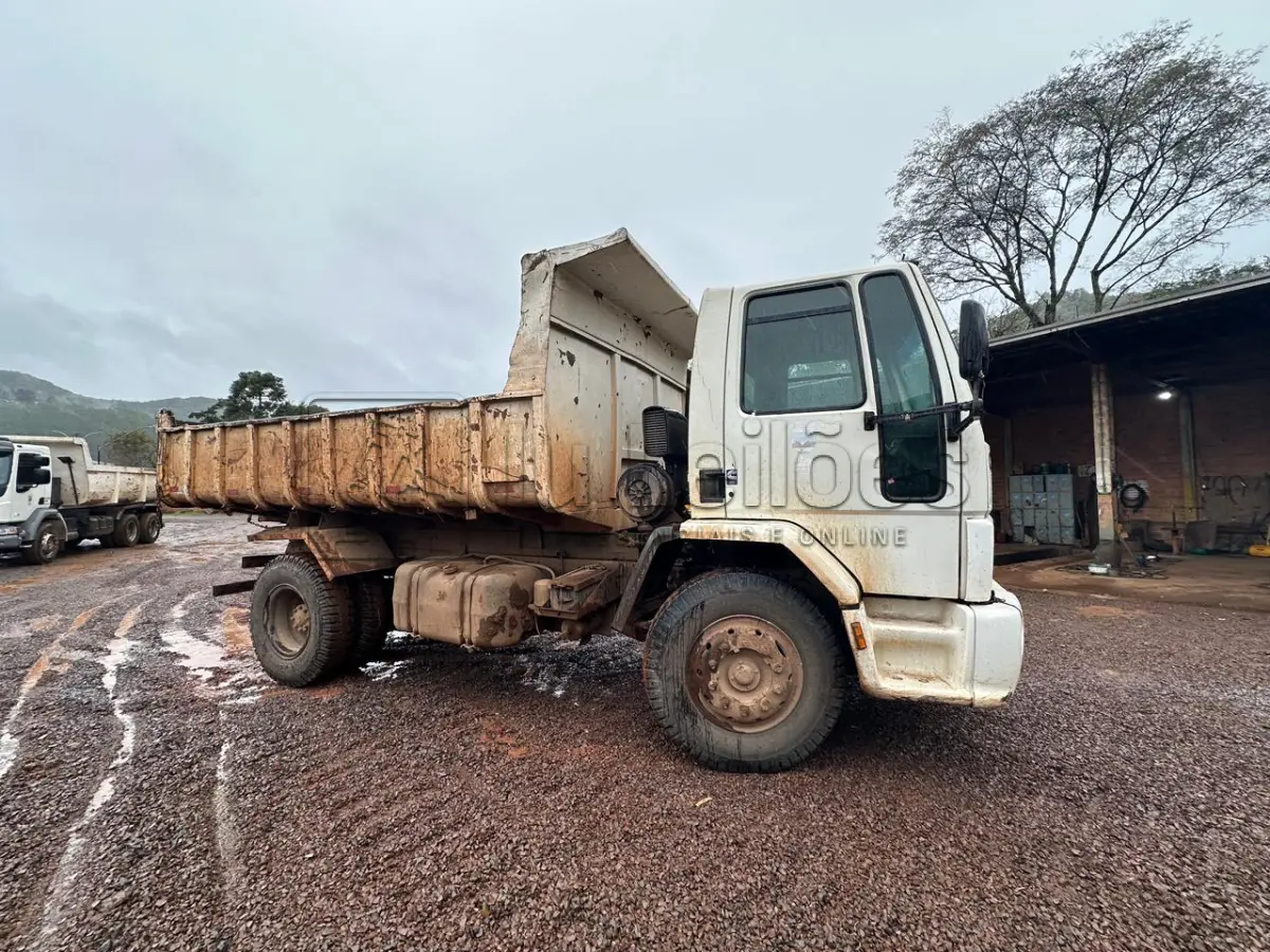 LOTE 009 - FORD/CARGO 1722 E