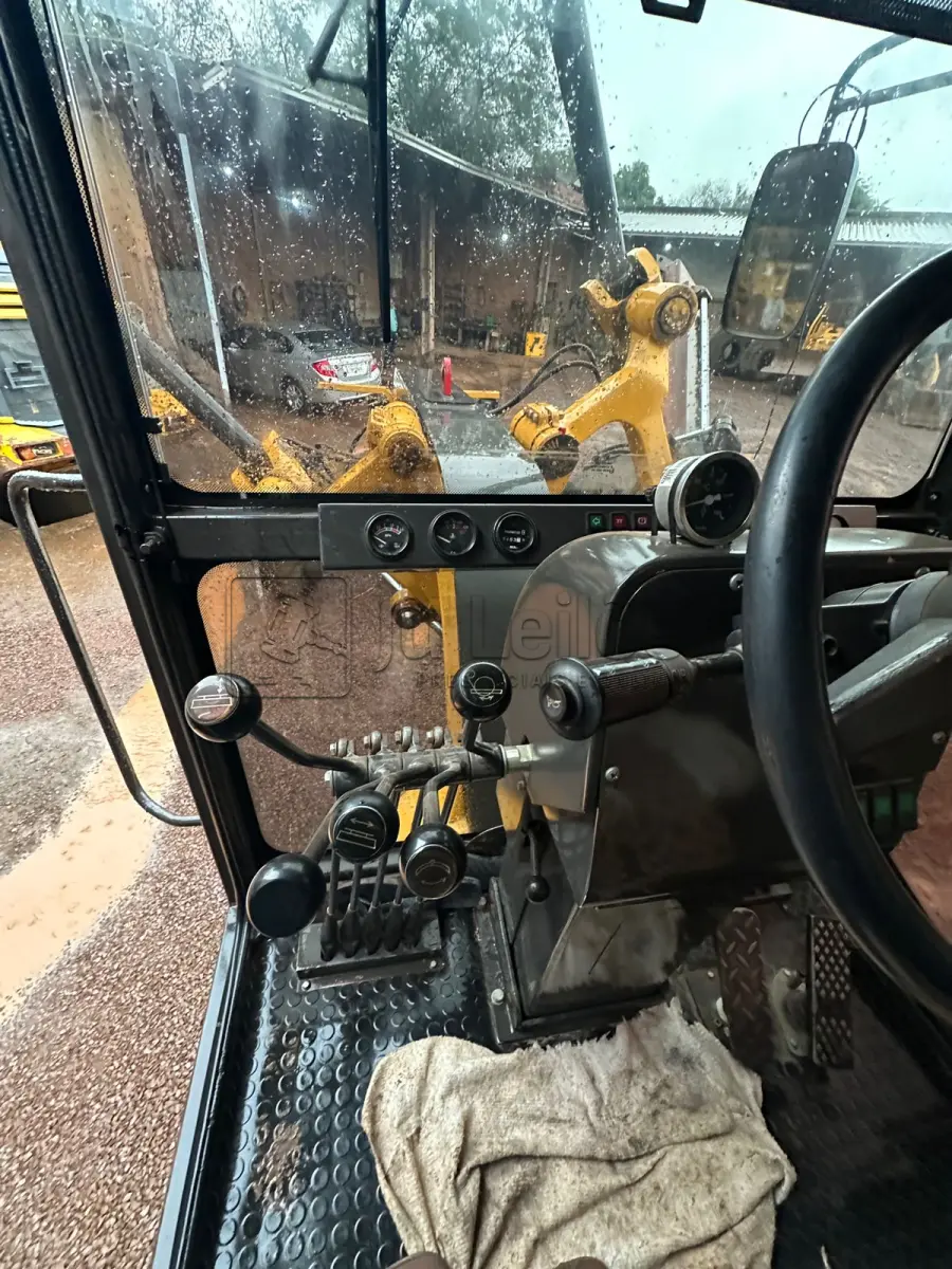 LOTE 016 - MOTONIVELADORA MAXLOADER – MODELO MAX417 (MGI 320 CV) SHANGCH ALC 6121