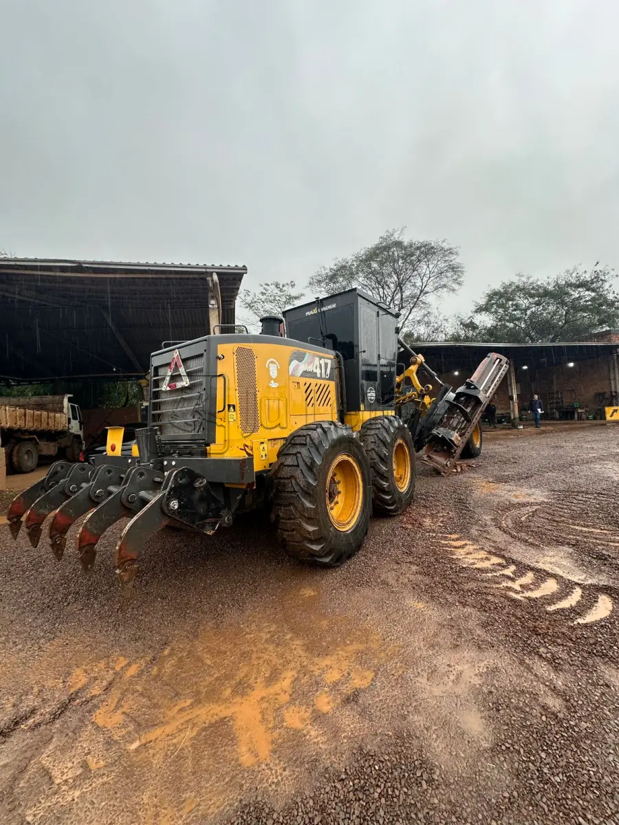 LOTE 016 - MOTONIVELADORA MAXLOADER – MODELO MAX417 (MGI 320 CV) SHANGCH ALC 6121