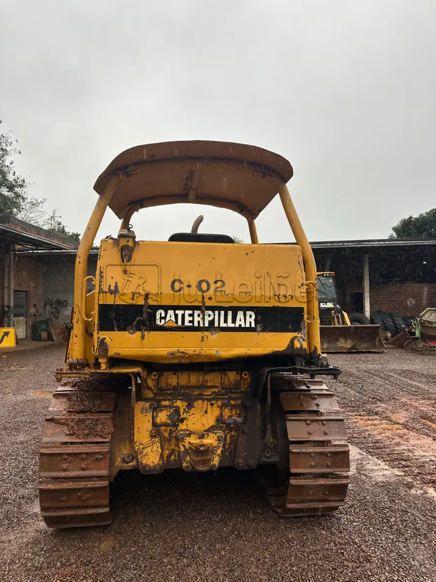 LOTE 012 - TRATOR DE ESTEIRA – CATERPILLAR, D4E - SÉRIE 76W-1179