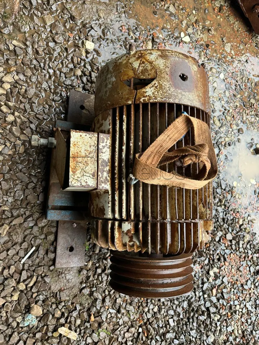 LOTE 026 - MOTOR ELÉTRICO TRIFÁSICO BLINDADO 40 CVS