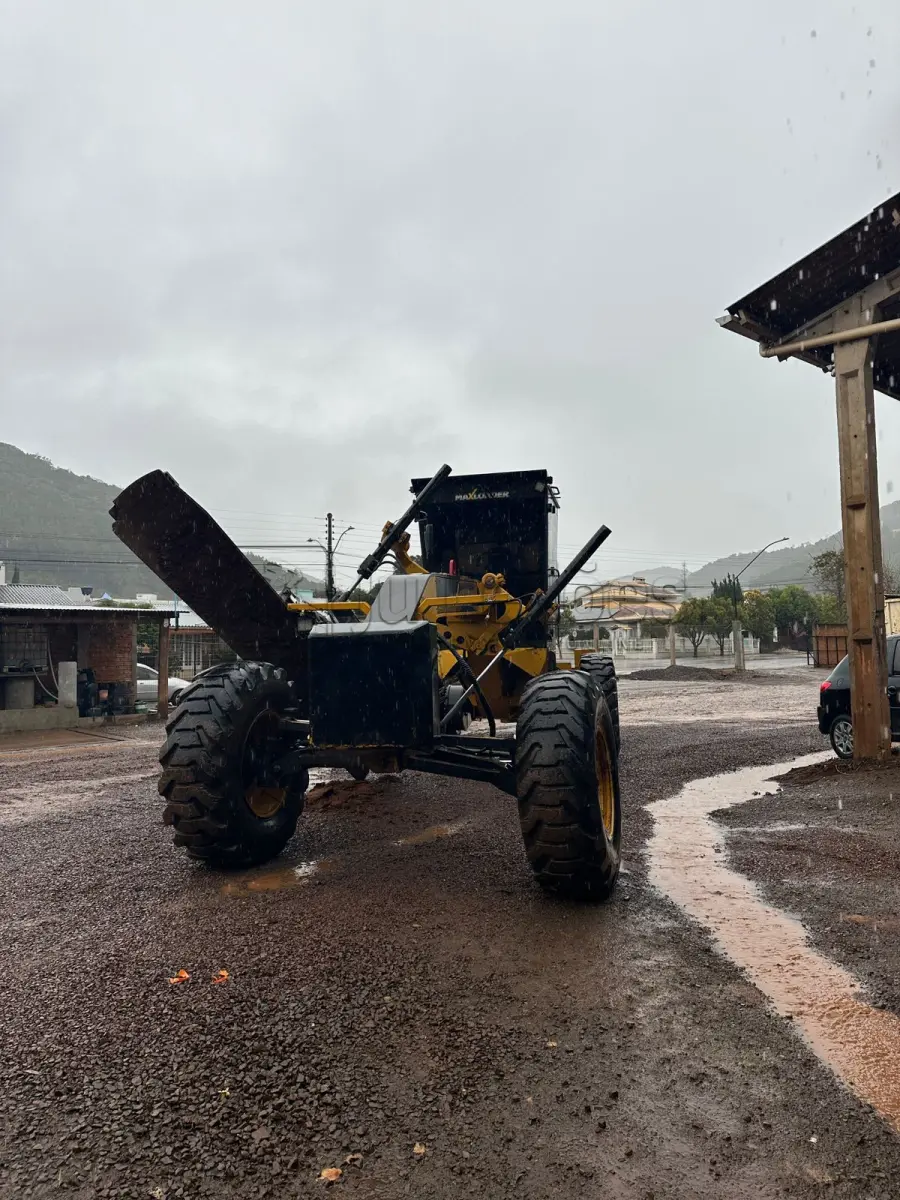 LOTE 016 - MOTONIVELADORA MAXLOADER – MODELO MAX417 (MGI 320 CV) SHANGCH ALC 6121