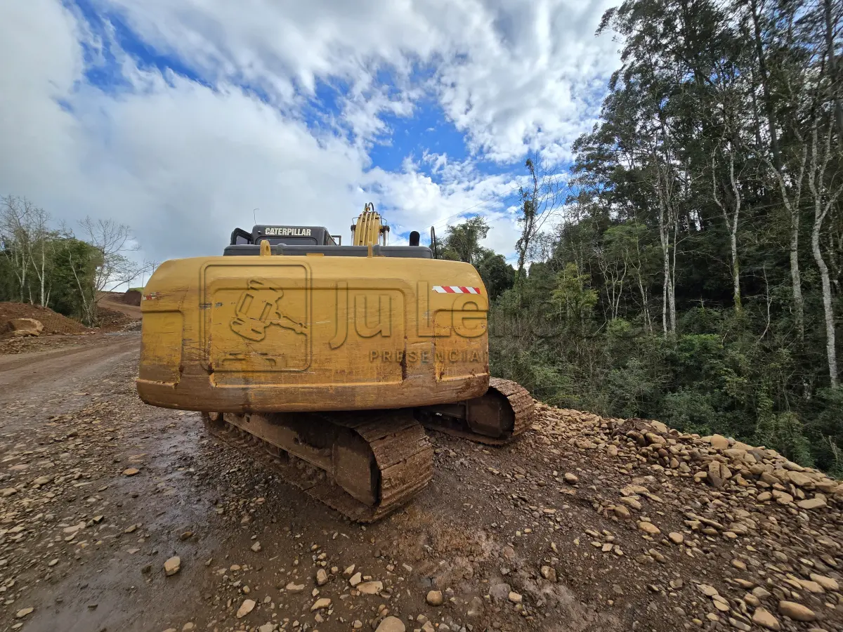 LOTE 017 - ESCAVADEIRA HIDRAULICA CATERPILLAR – MODELO 320 D