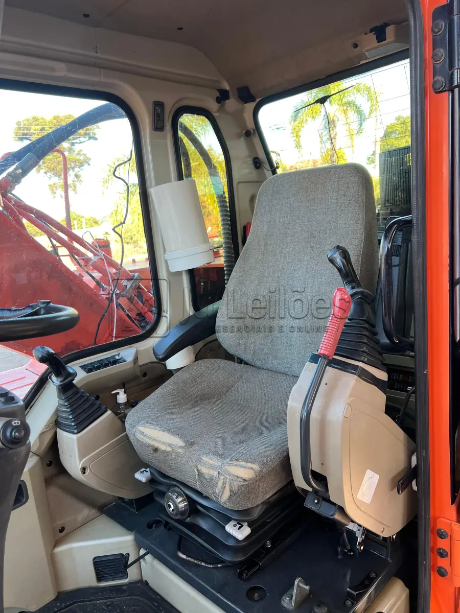 LOTE 003 - ESCAVADEIRA DOOSAN