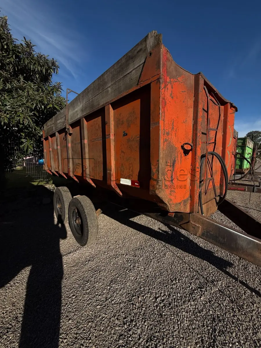 LOTE 005 - CARRETA AGRÍCOLA