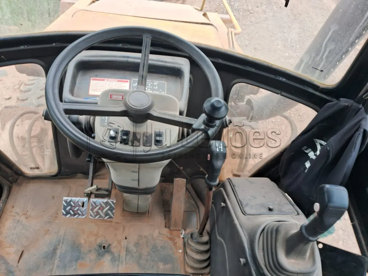 LOTE 004 - RETROESCAVADEIRA RANDON RD406