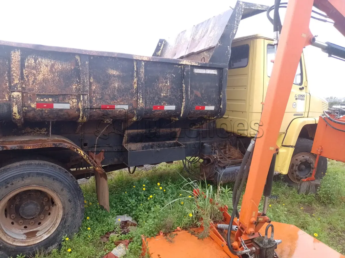 LOTE 002 - CAMINHÃO M. BENZ L-1622