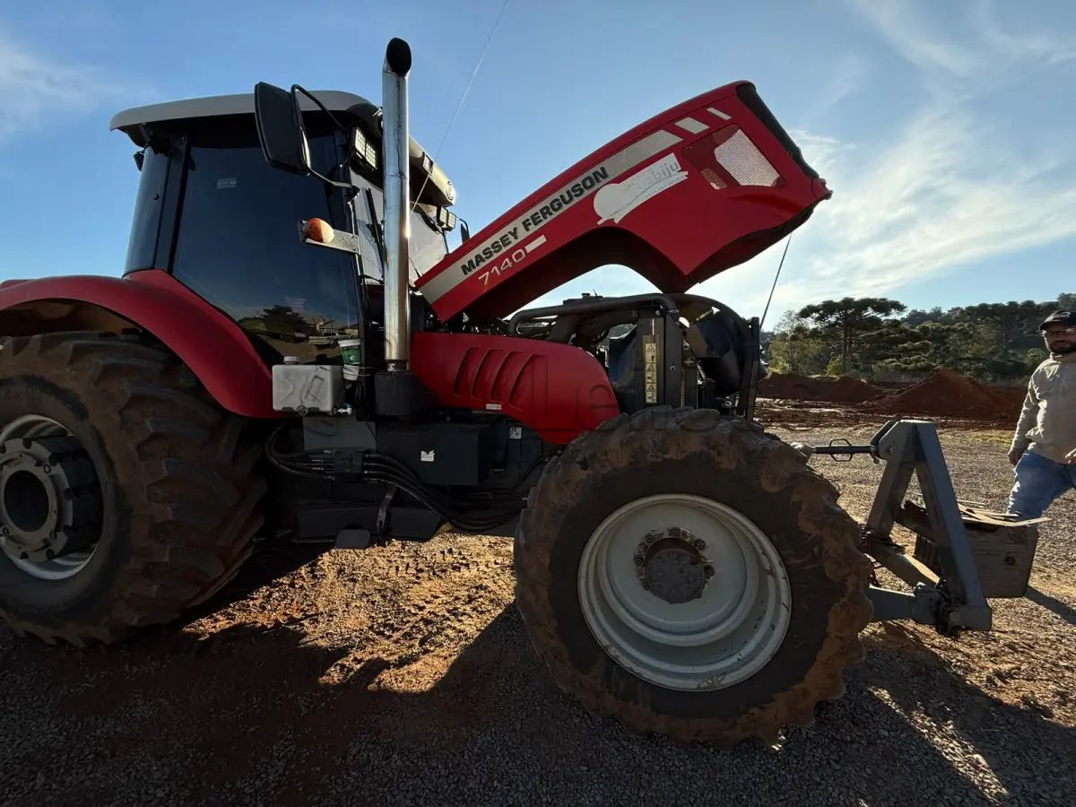 LOTE 013 - TRATOR MASSEY FERGUSSON