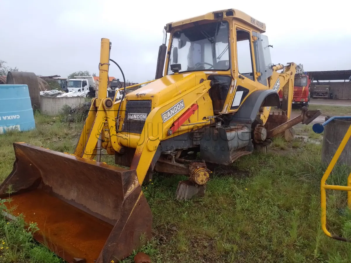 LOTE 003 - RETROESCAVADEIRA RANDON RK406B