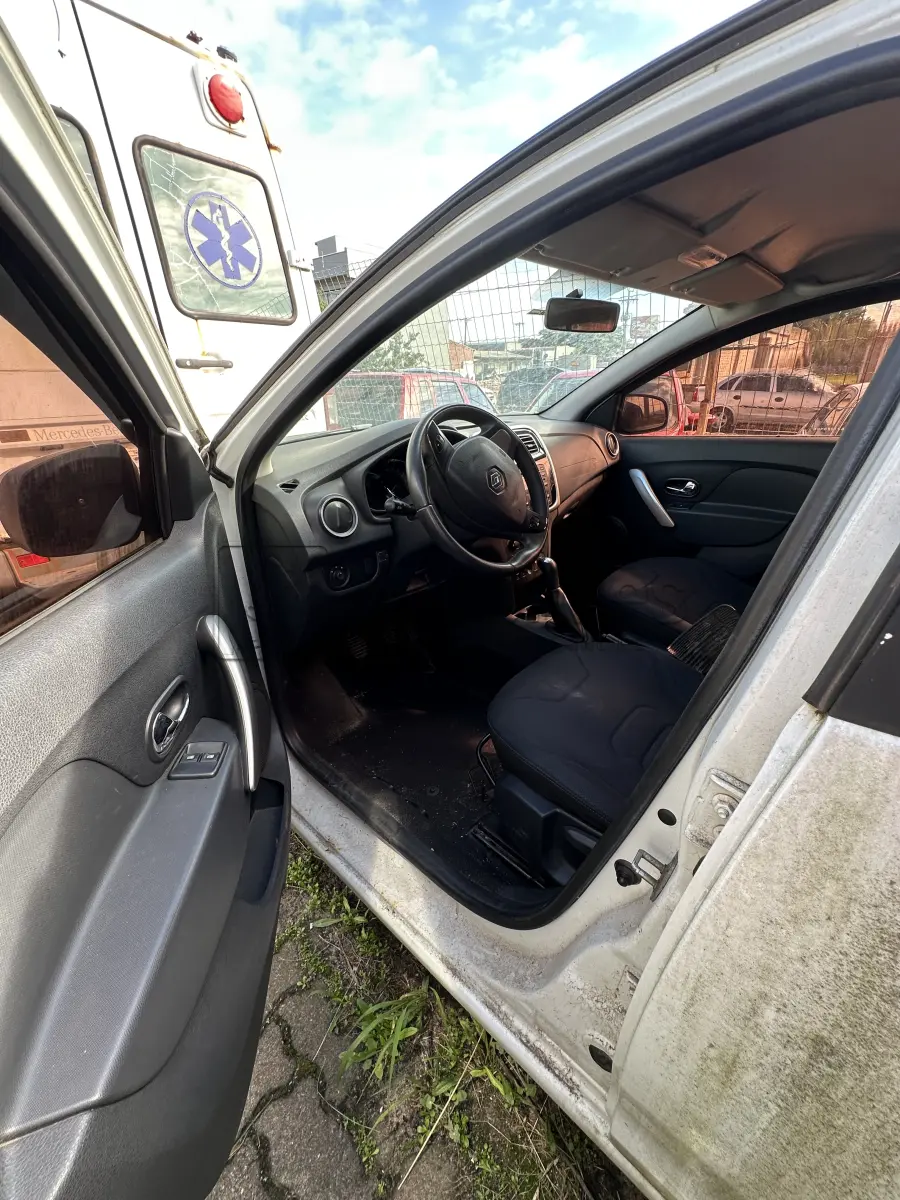 LOTE 007 - RENAULT/SANDERO