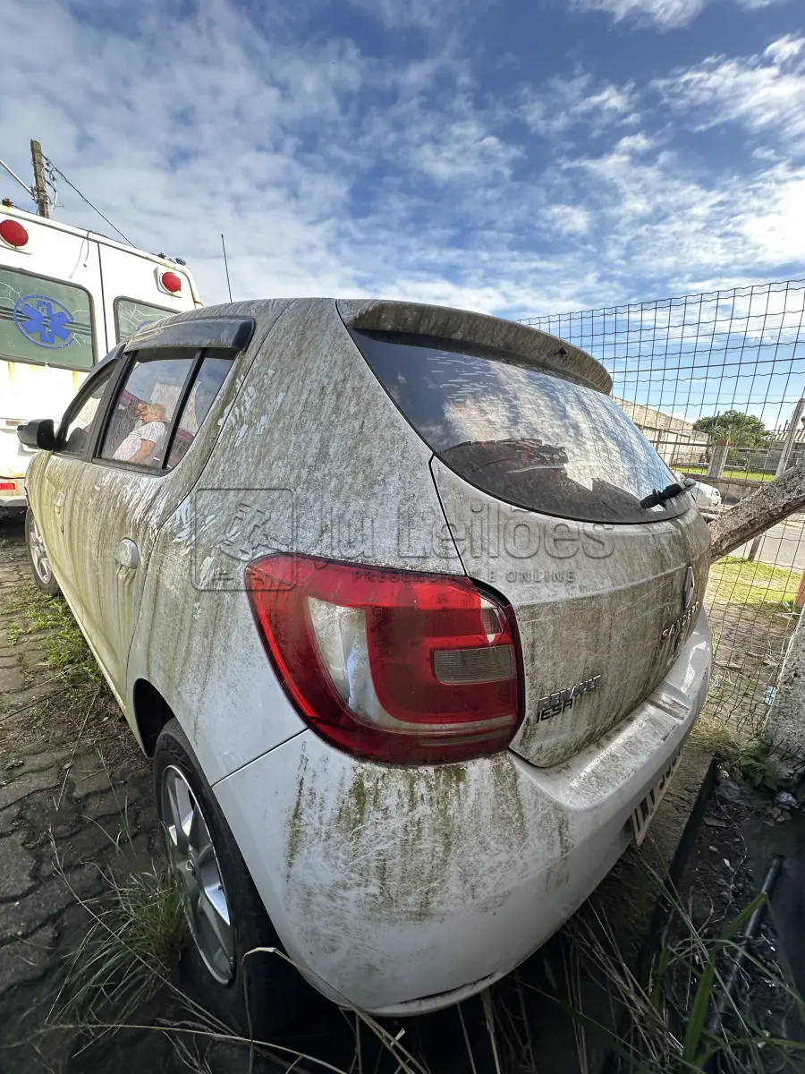 LOTE 007 - RENAULT/SANDERO