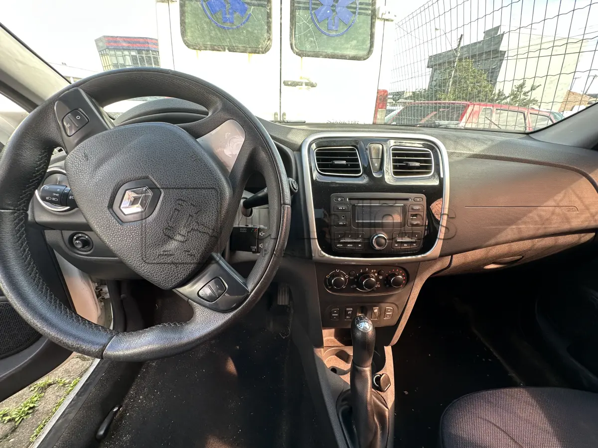 LOTE 007 - RENAULT/SANDERO