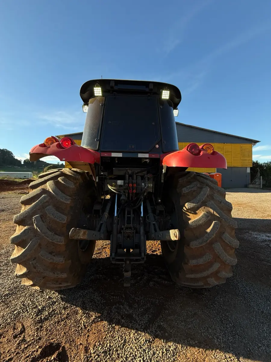LOTE 013 - TRATOR MASSEY FERGUSSON