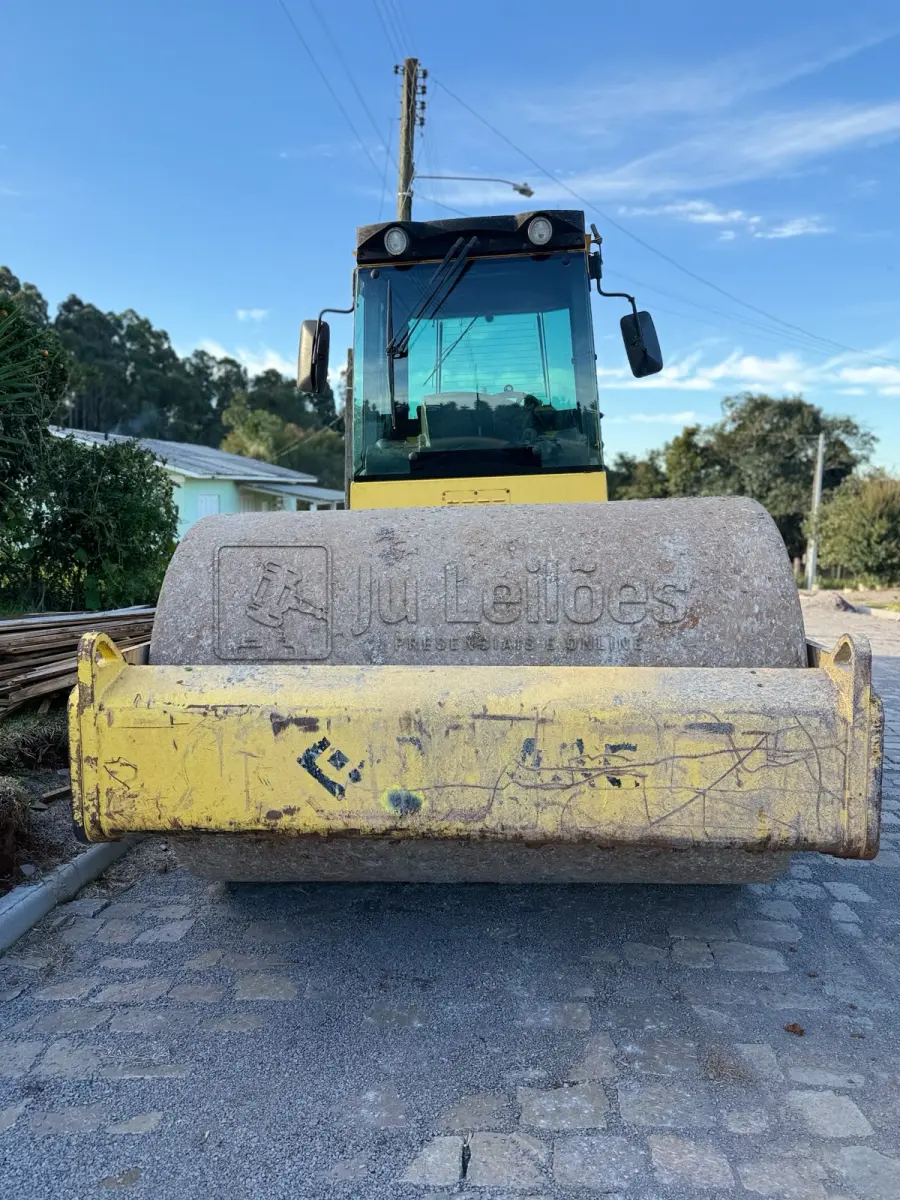 LOTE 004 - ROLO BOMAG
