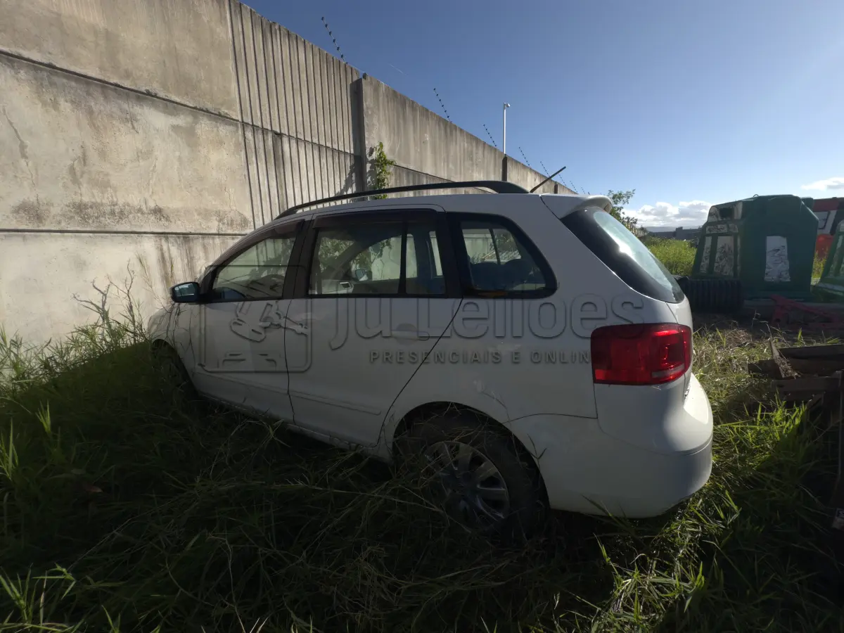 LOTE 001 - VW/SPACE FOX