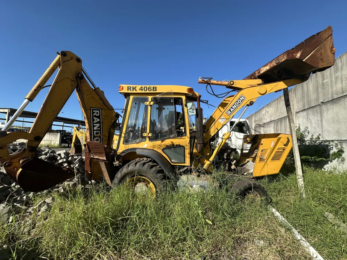 LOTE 012 - RETROESCAVADEIRA RANDON RK 406 B