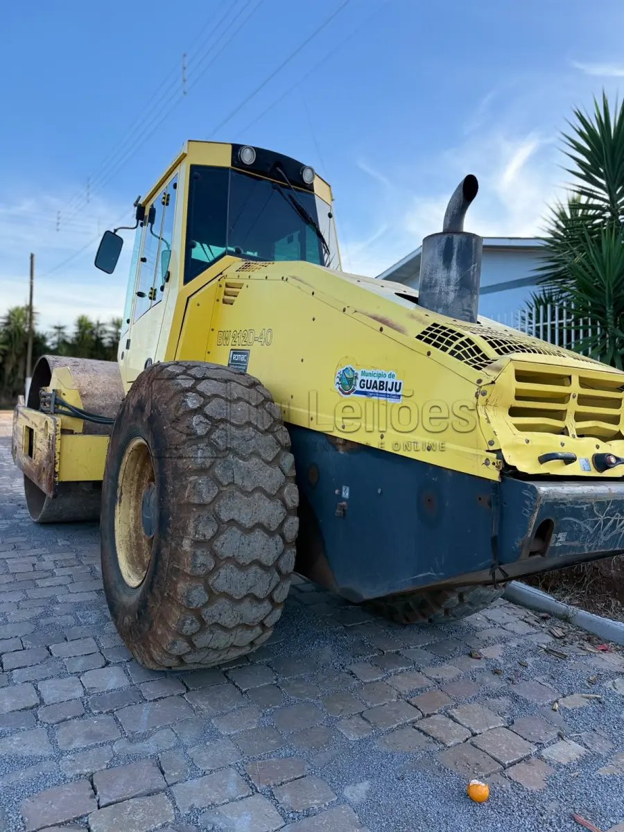 LOTE 004 - ROLO BOMAG