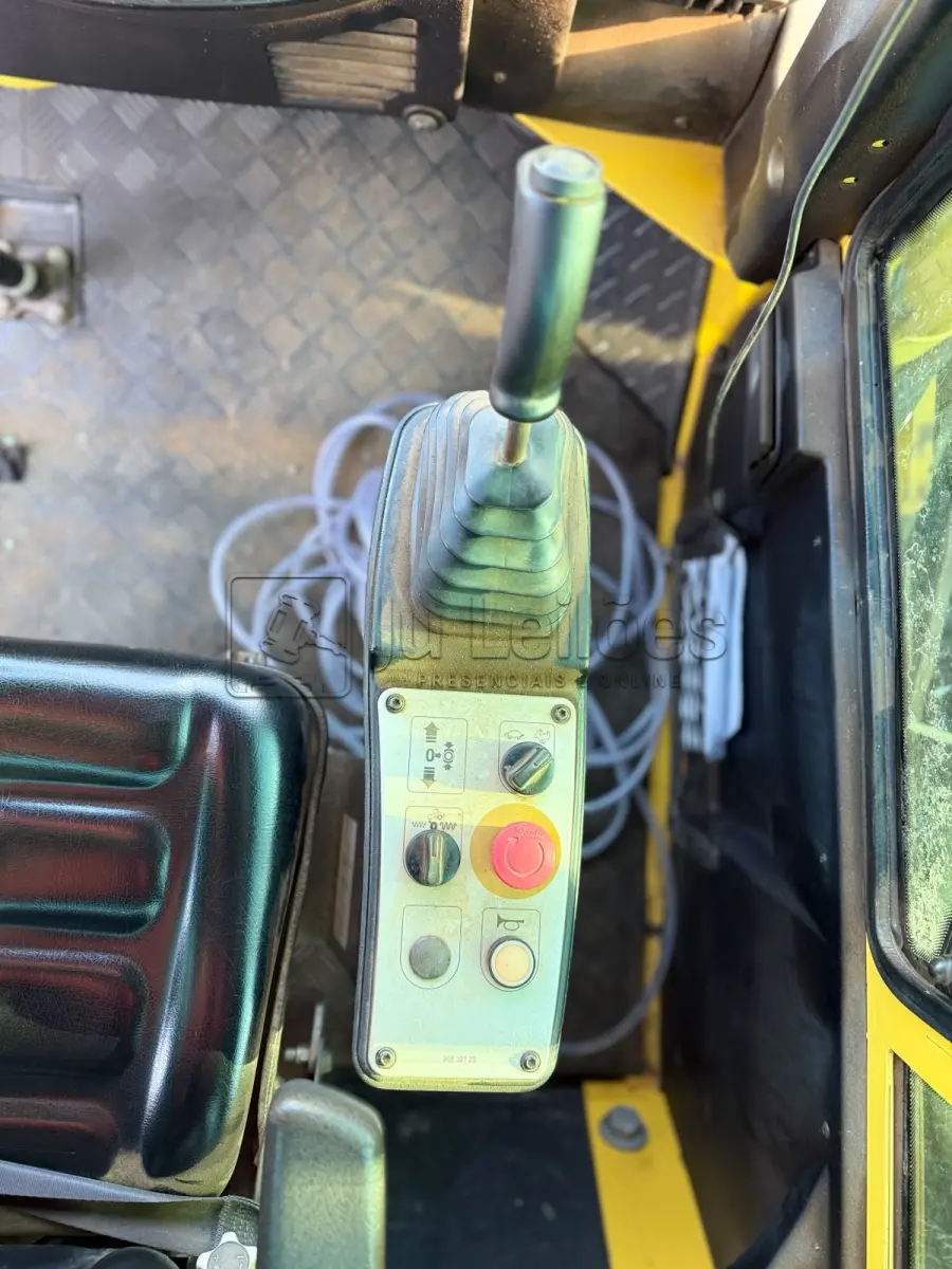LOTE 004 - ROLO BOMAG