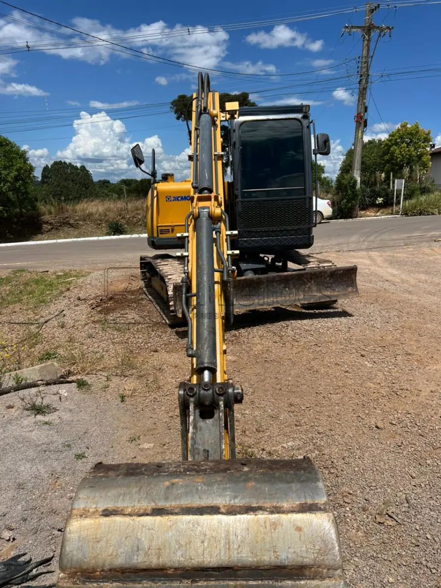 LOTE 001 - ESCAVADEIRA HIDRÁULICA XCMG