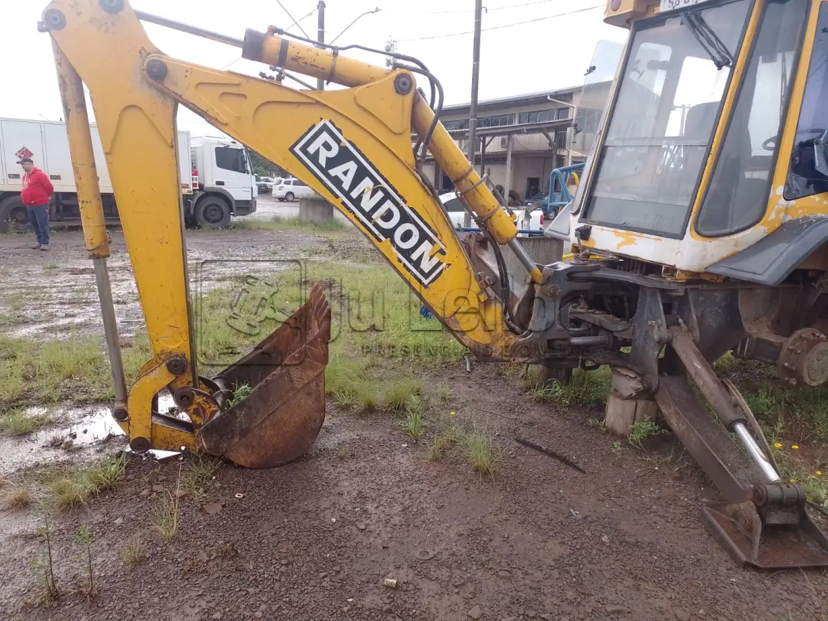 LOTE 003 - RETROESCAVADEIRA RANDON RK406B