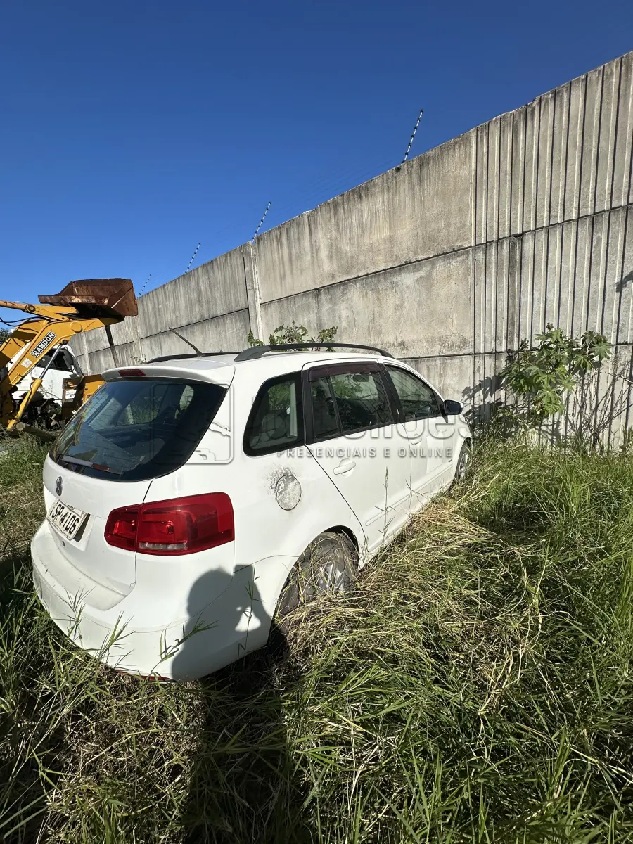 LOTE 001 - VW/SPACE FOX