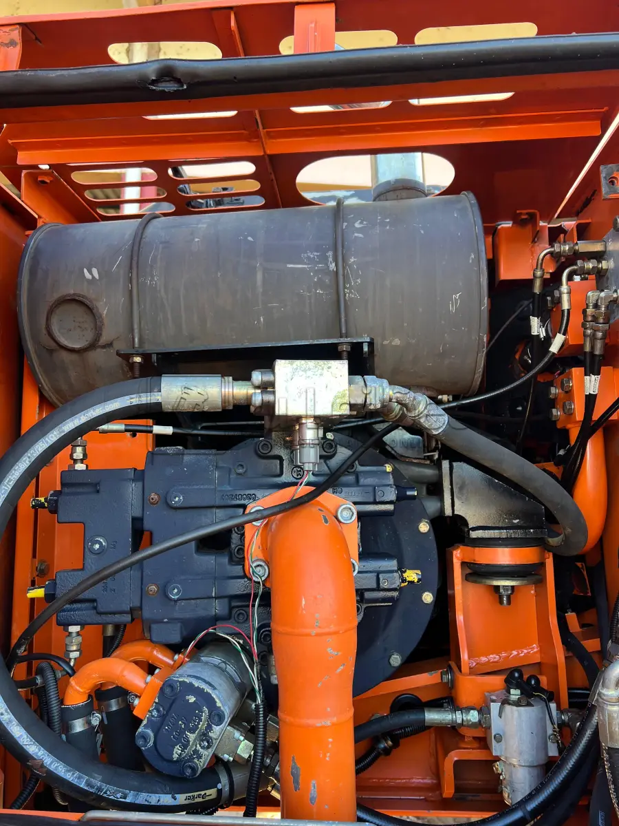 LOTE 003 - ESCAVADEIRA DOOSAN