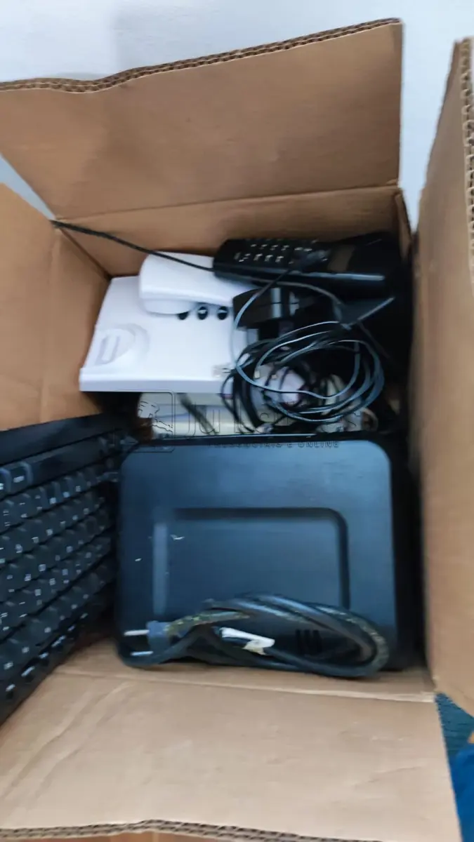 LOTE 011 - SUCATAS DE ELETRÔNICOS E INFORMÁTICA