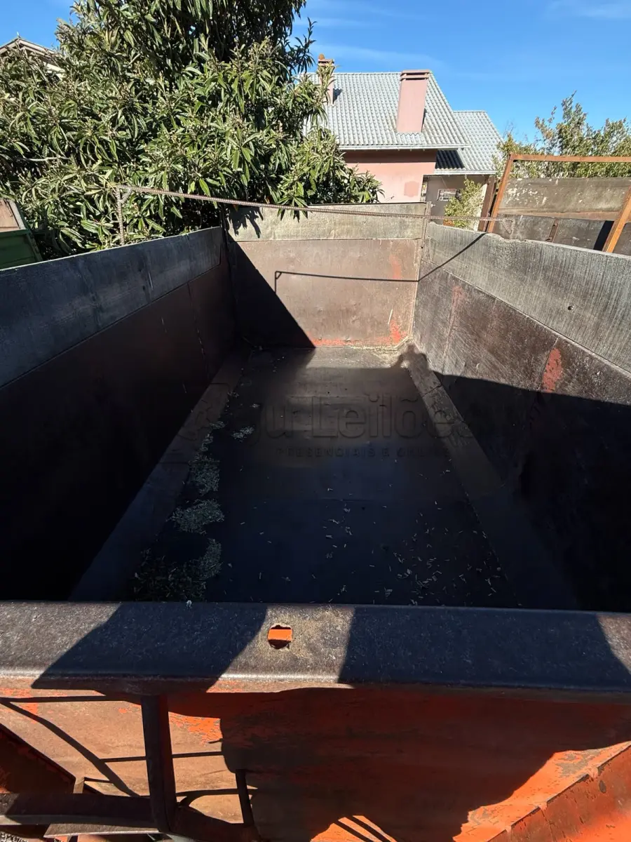 LOTE 005 - CARRETA AGRÍCOLA