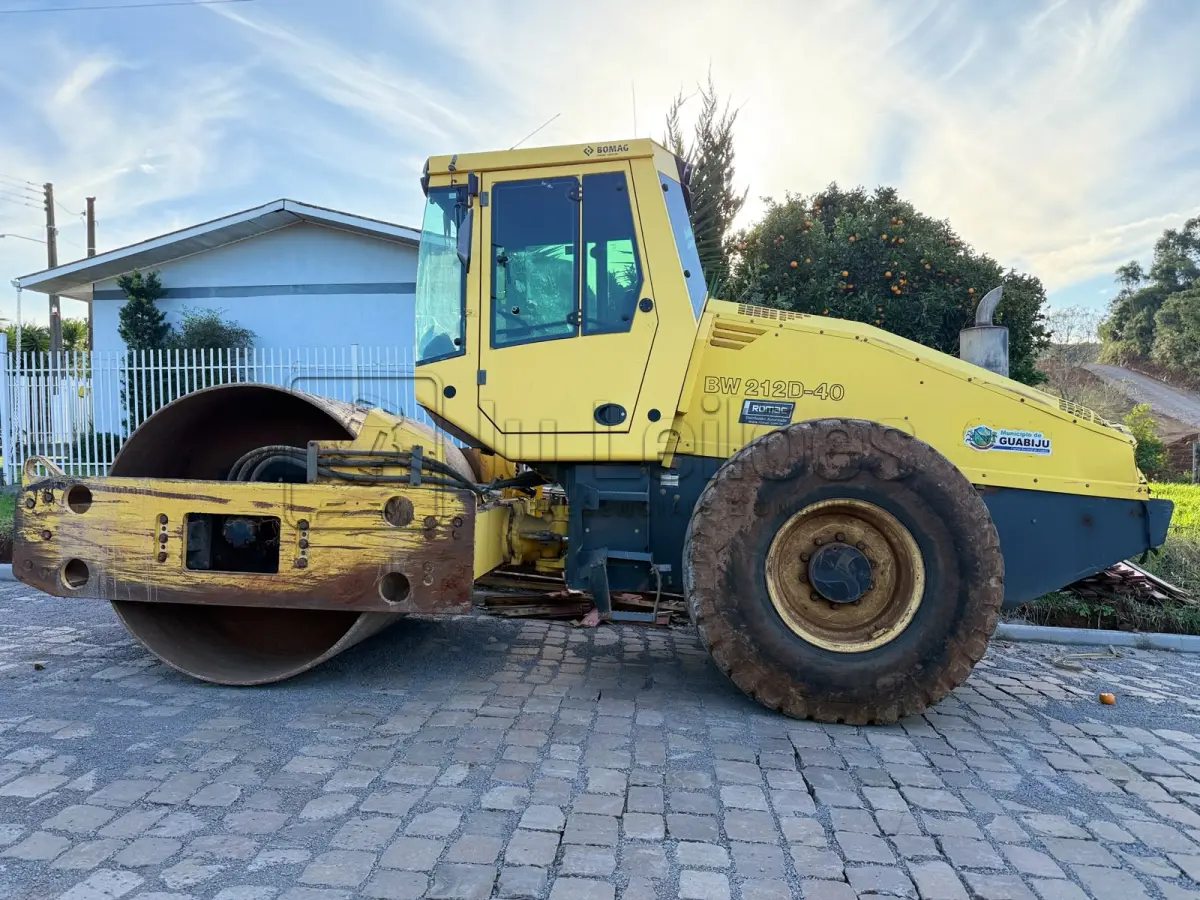 LOTE 004 - ROLO BOMAG