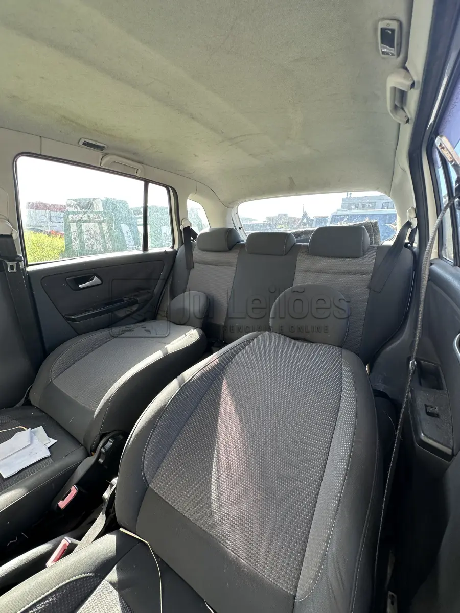 LOTE 001 - VW/SPACE FOX