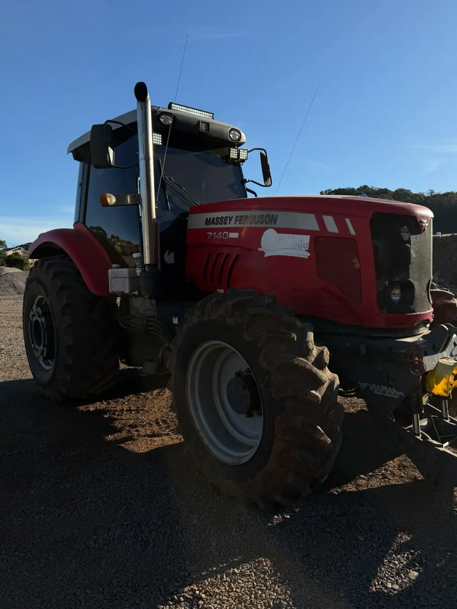 LOTE 013 - TRATOR MASSEY FERGUSSON