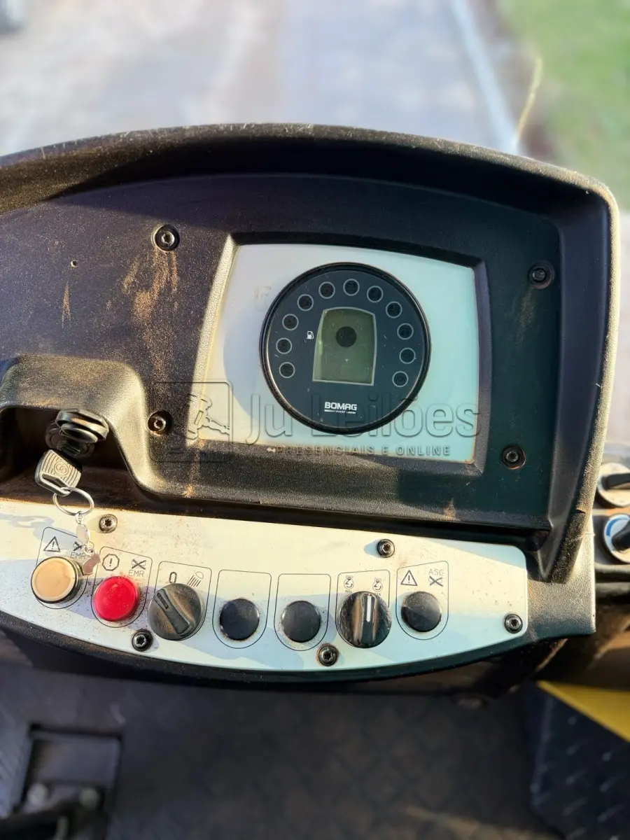 LOTE 004 - ROLO BOMAG
