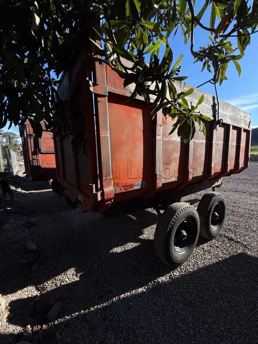 LOTE 005 - CARRETA AGRÍCOLA