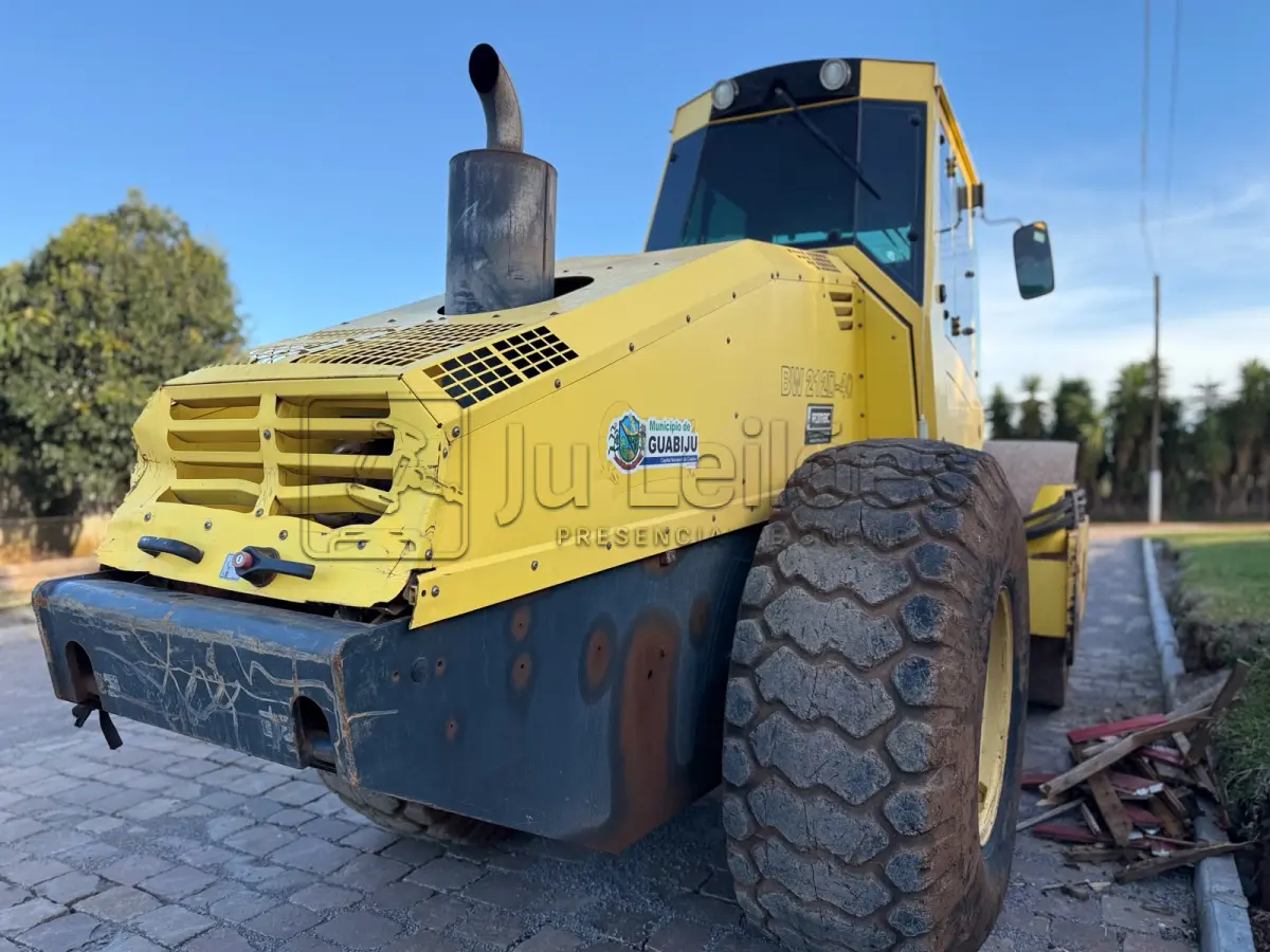 LOTE 004 - ROLO BOMAG