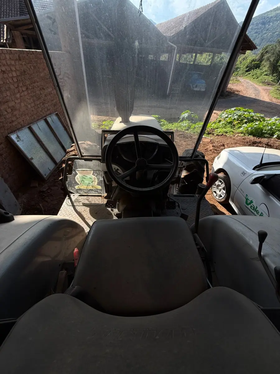 LOTE 002 - TRATOR AGRÍCOLA AGRALE