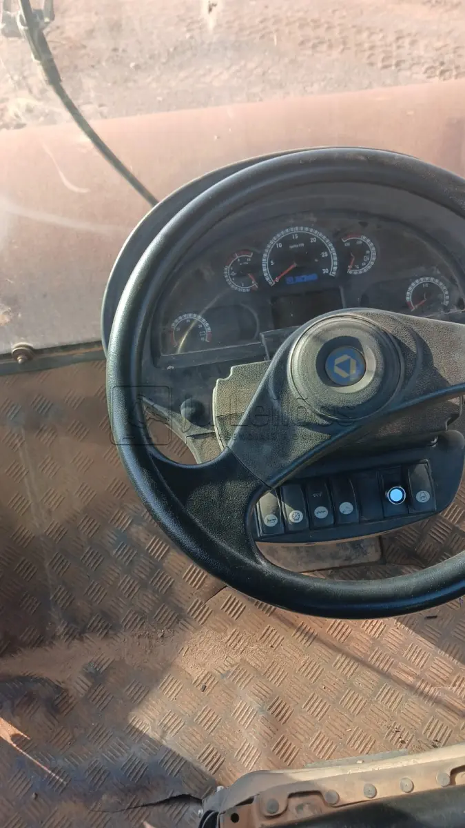 LOTE 011 - ROLO COMPACTADOR XCMG