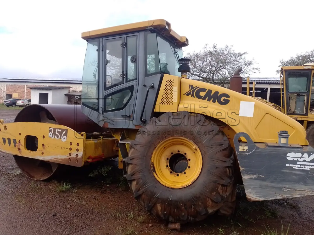 LOTE 011 - ROLO COMPACTADOR XCMG
