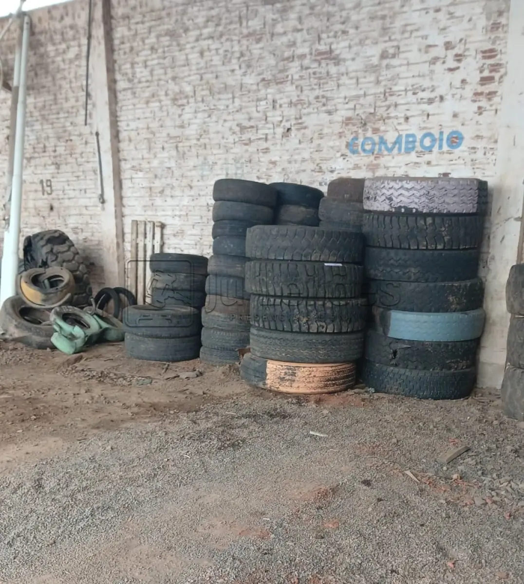 LOTE 014 - SUCATAS DE PNEUS