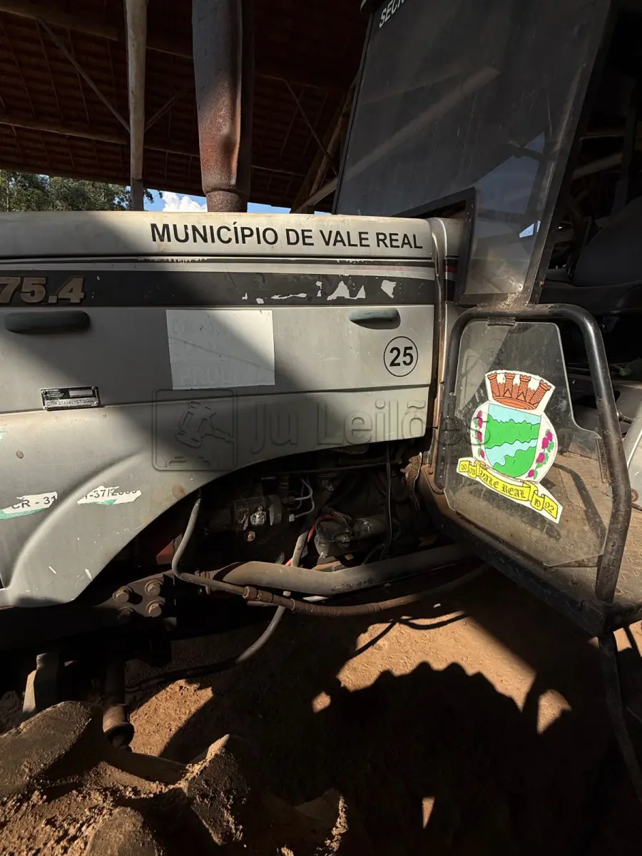 LOTE 002 - TRATOR AGRÍCOLA AGRALE