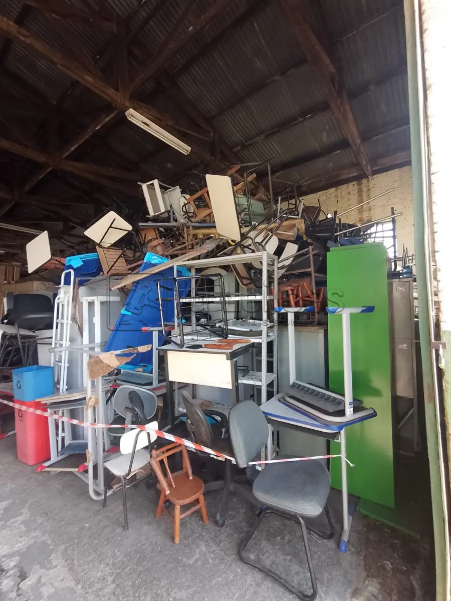 LOTE 015 - MOBILIÁRIO GERAL