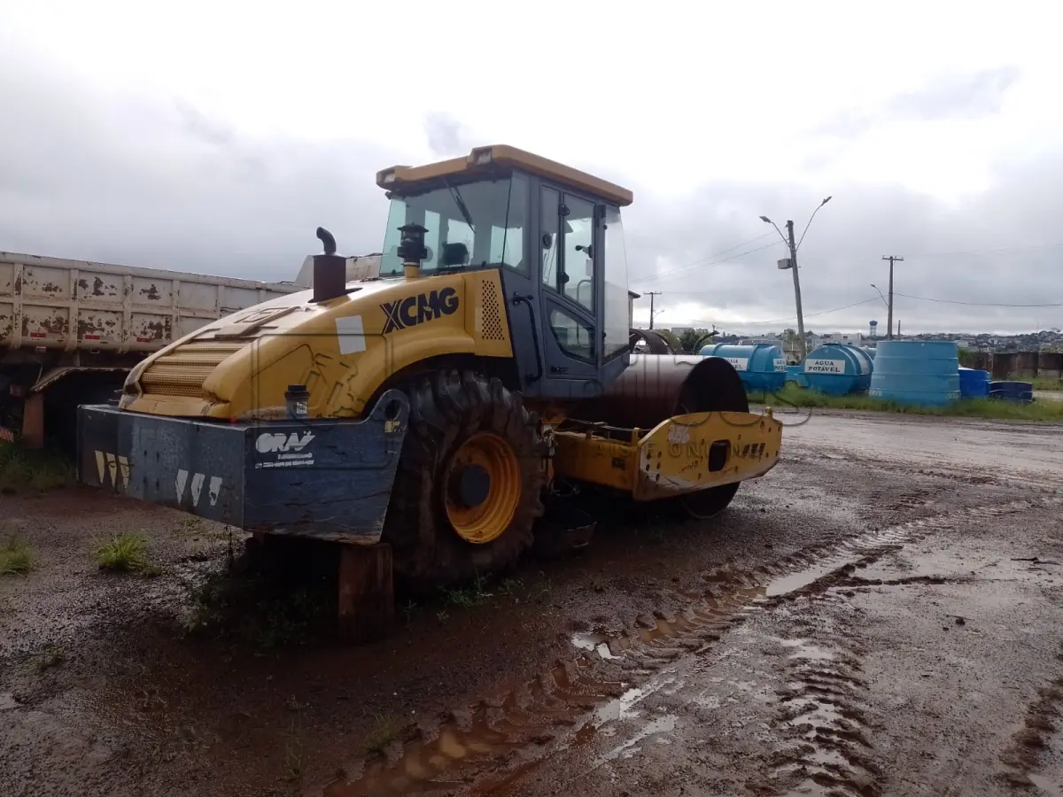 LOTE 011 - ROLO COMPACTADOR XCMG