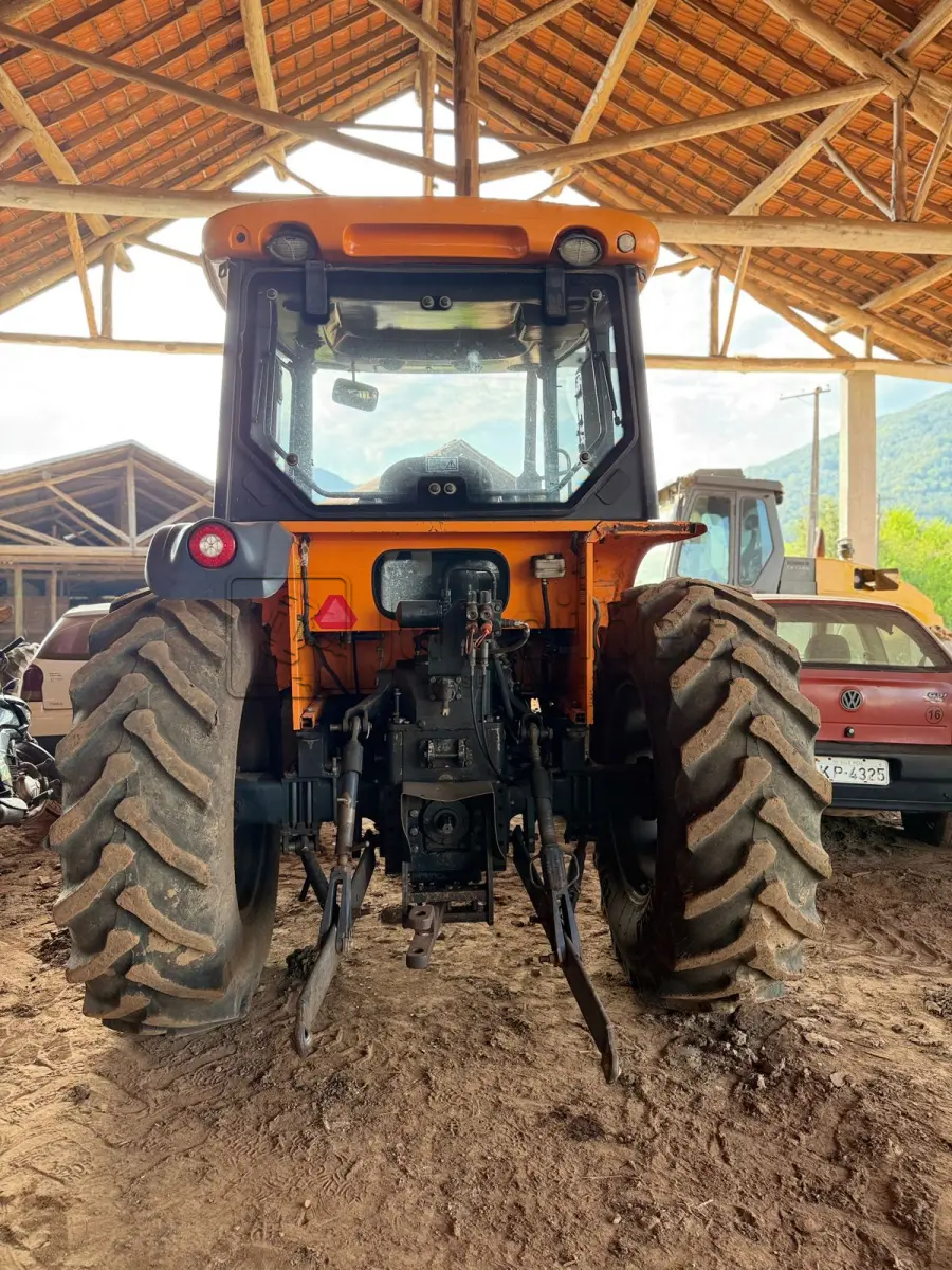 LOTE 003 - TRATOR AGRÍCOL BUDNY